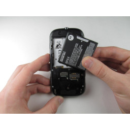 Замена батареи Motorola Cliq