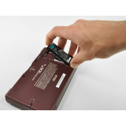 Замена батареи Nintendo DSi XL